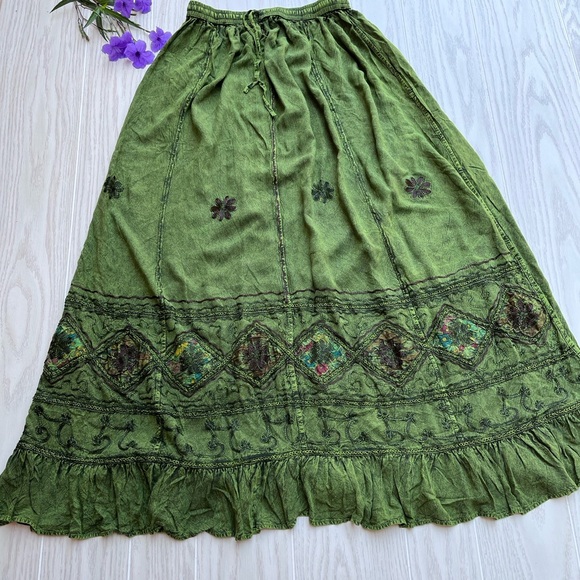 Vintage Vibe Green Embroidered Long Skirt - Picture 9 of 9